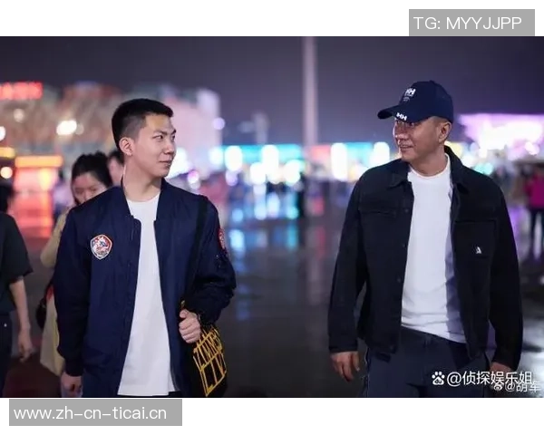 退役足球明星携儿子温馨合影展现父子情深瞬间 退役足球明星携儿子温馨合影展现父子情深瞬间