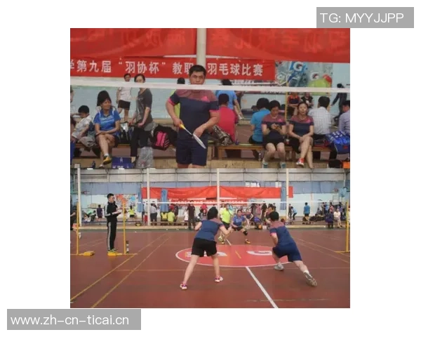 重庆羽毛球队与北京羽毛球队赛后复盘探讨力量对决与战术策略分析 重庆羽毛球队与北京羽毛球队赛后复盘探讨力量对决与战术策略分析