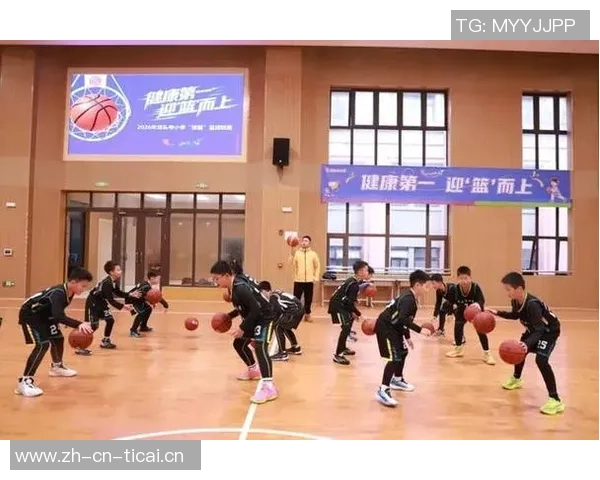 重庆篮球队灵活性展现全场精彩表现引发热议